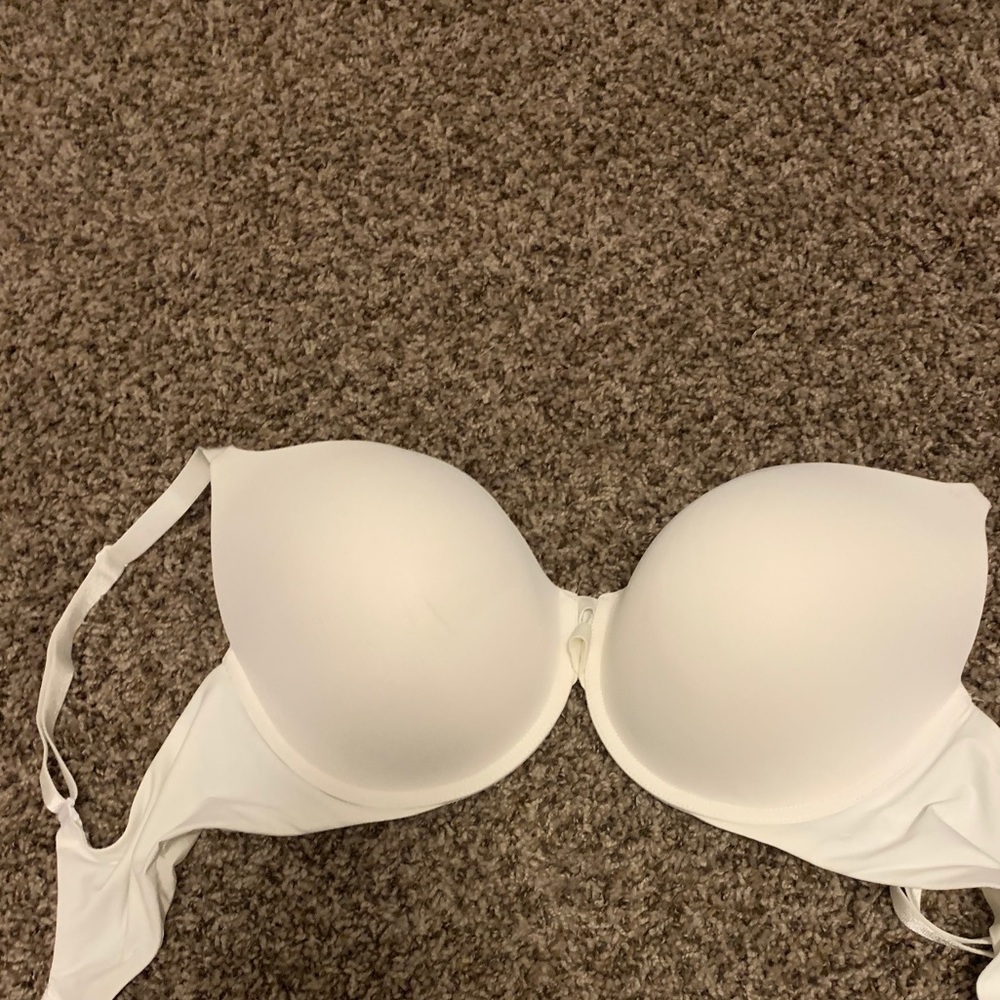 Victoria’s Secret 38DD push up bra. Never worn